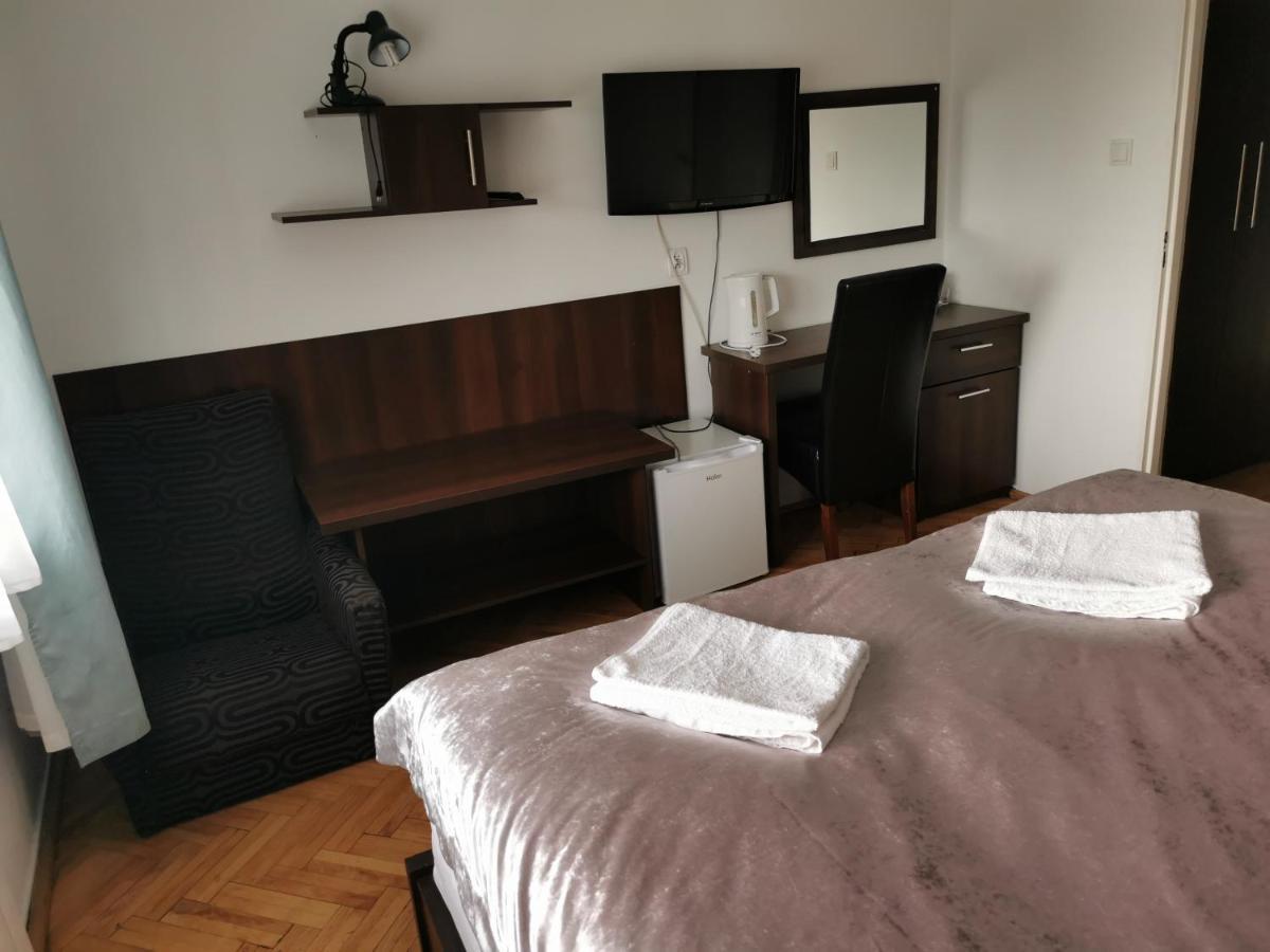 Dukat Hotel Horyniec Buitenkant foto