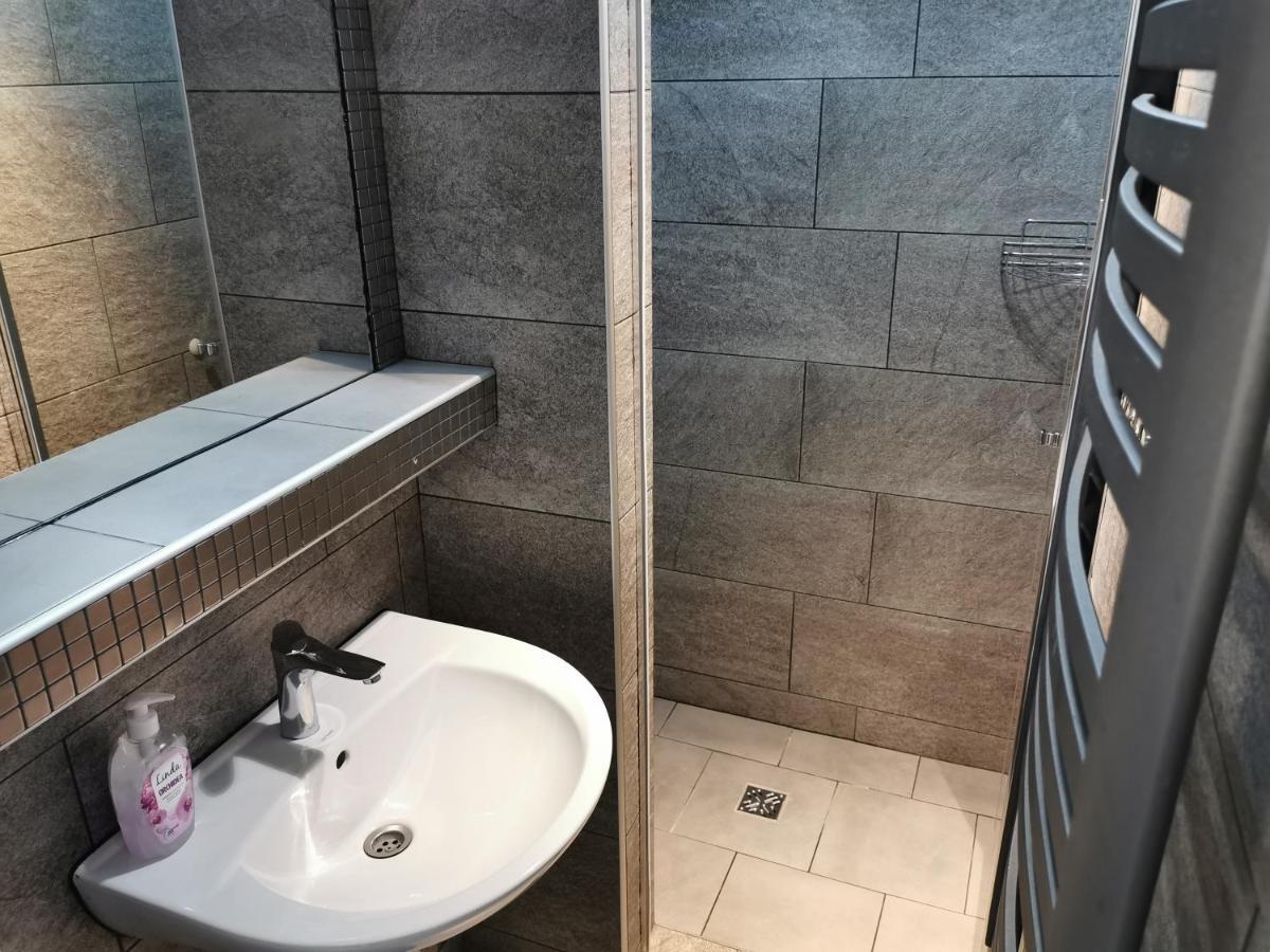 Dukat Hotel Horyniec Buitenkant foto